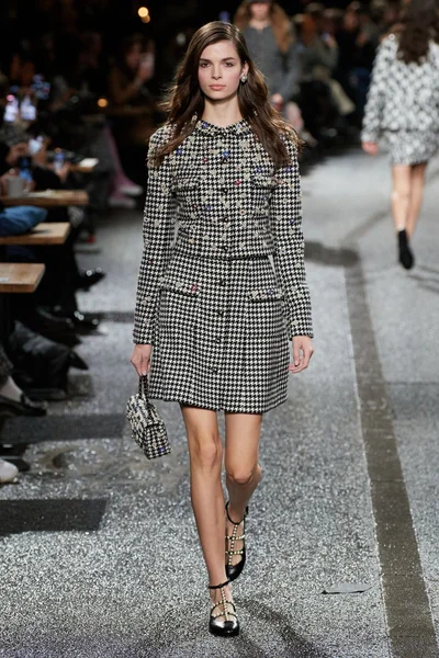 Look 30